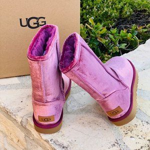 BNIB UGG CLASSIC SHORT II VELVET BOOTS
